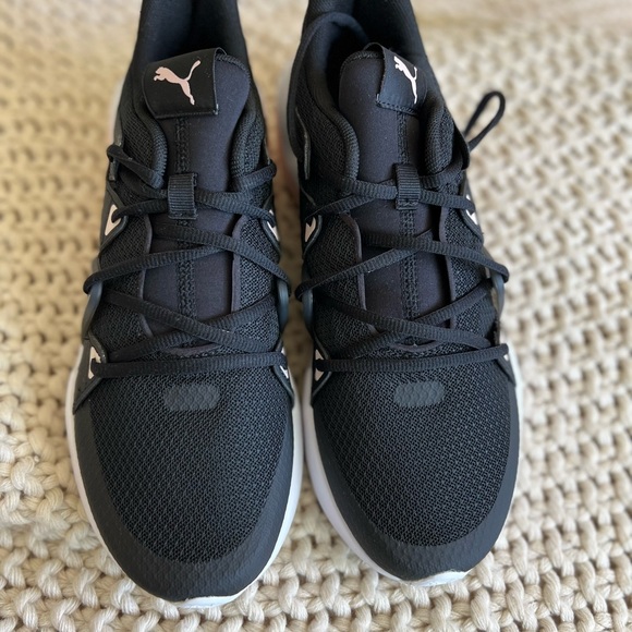 Brand new Puma sneakers. Size 9 - Picture 4 of 4